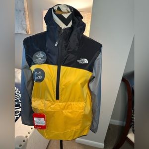 The Northface Boys XL Fandrak Waterproof Jacket - NWT